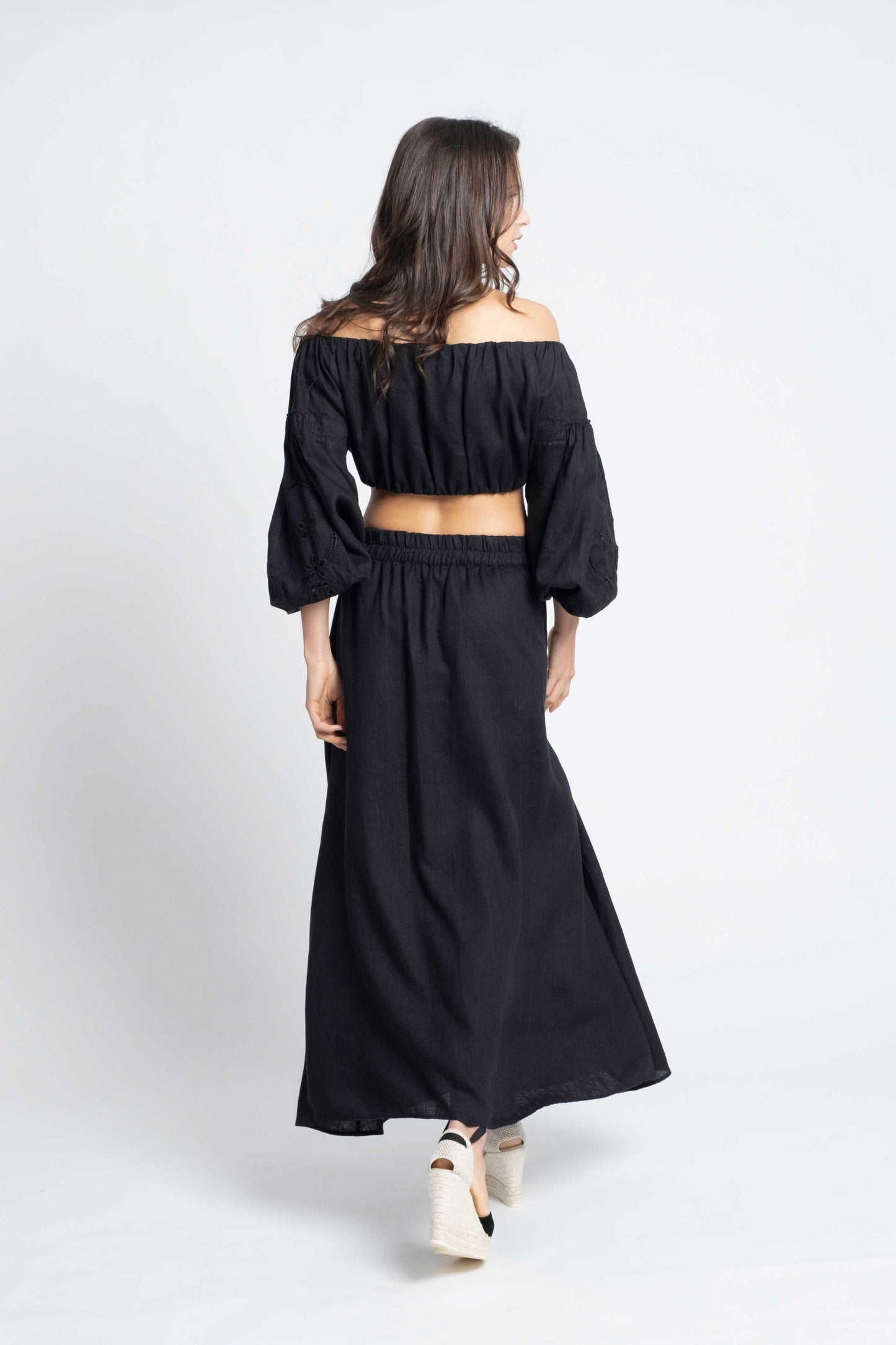 Formentera: Black linen two-piece set embroidered.