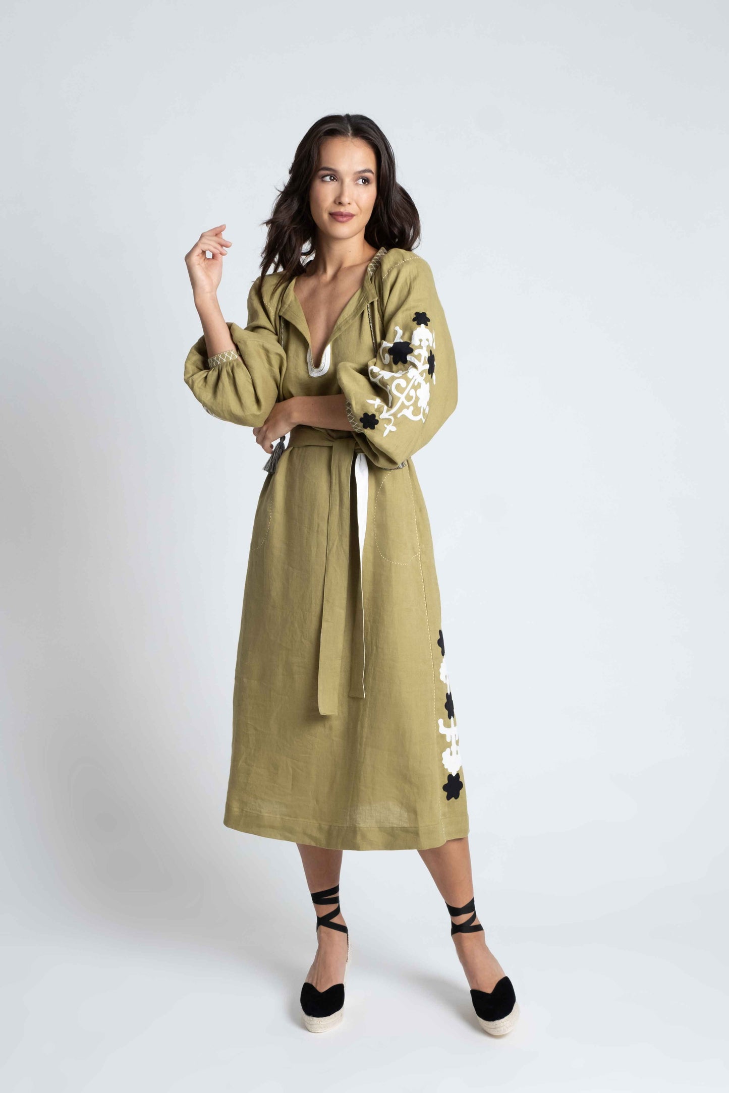 Saint Tropez: Olive linen belted dress embroidered in black and white.