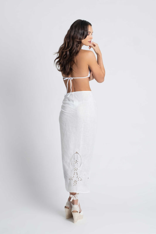 Seychelles: Pareo de lino blanco con bordado suizo