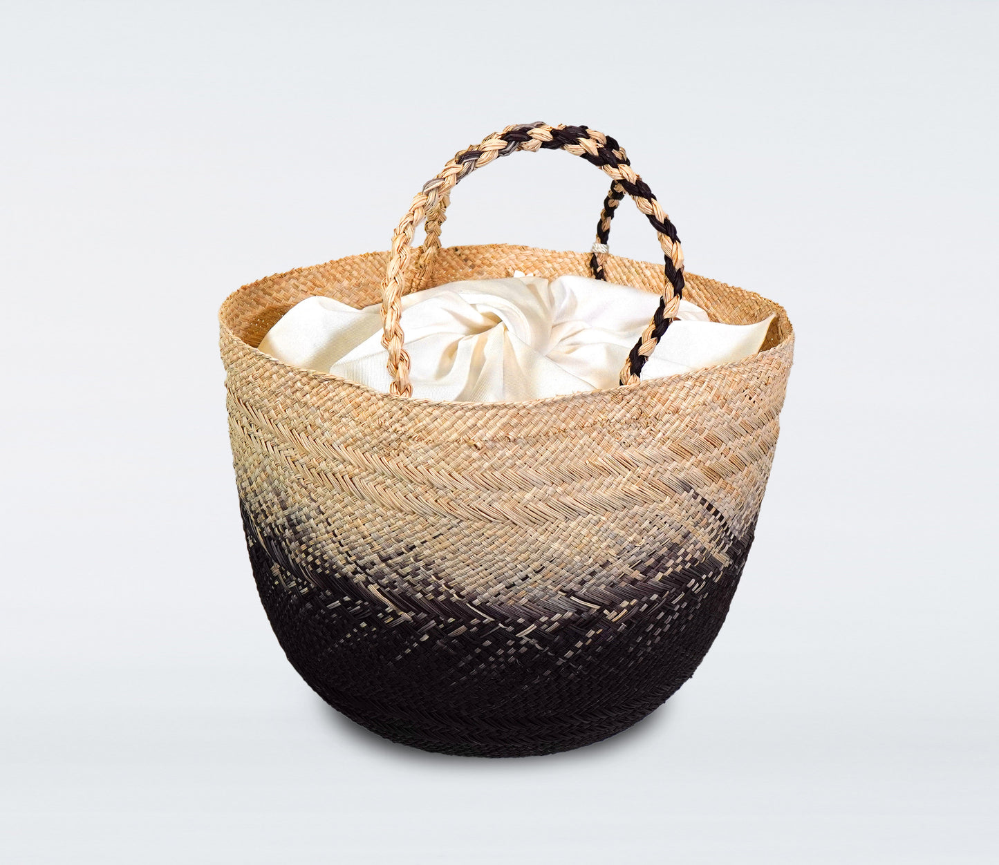 Milos: Medium black basket in panama, cotton bag and natural shell.