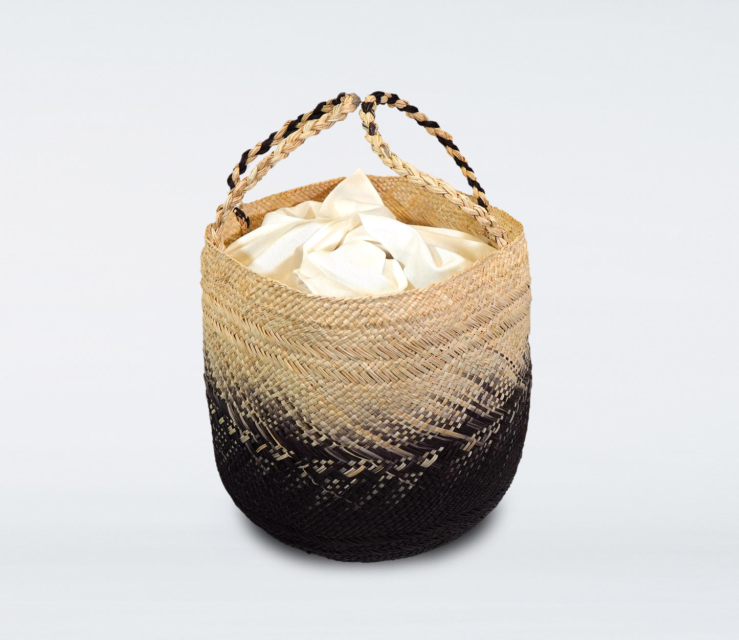 Milos: Medium black basket in panama, cotton bag and natural shell.
