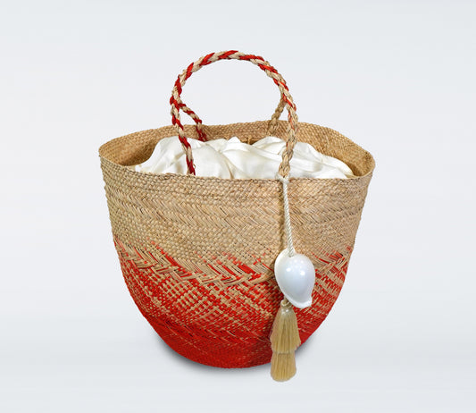 Milos: Medium red basket in straw, cotton bag and natural shell.